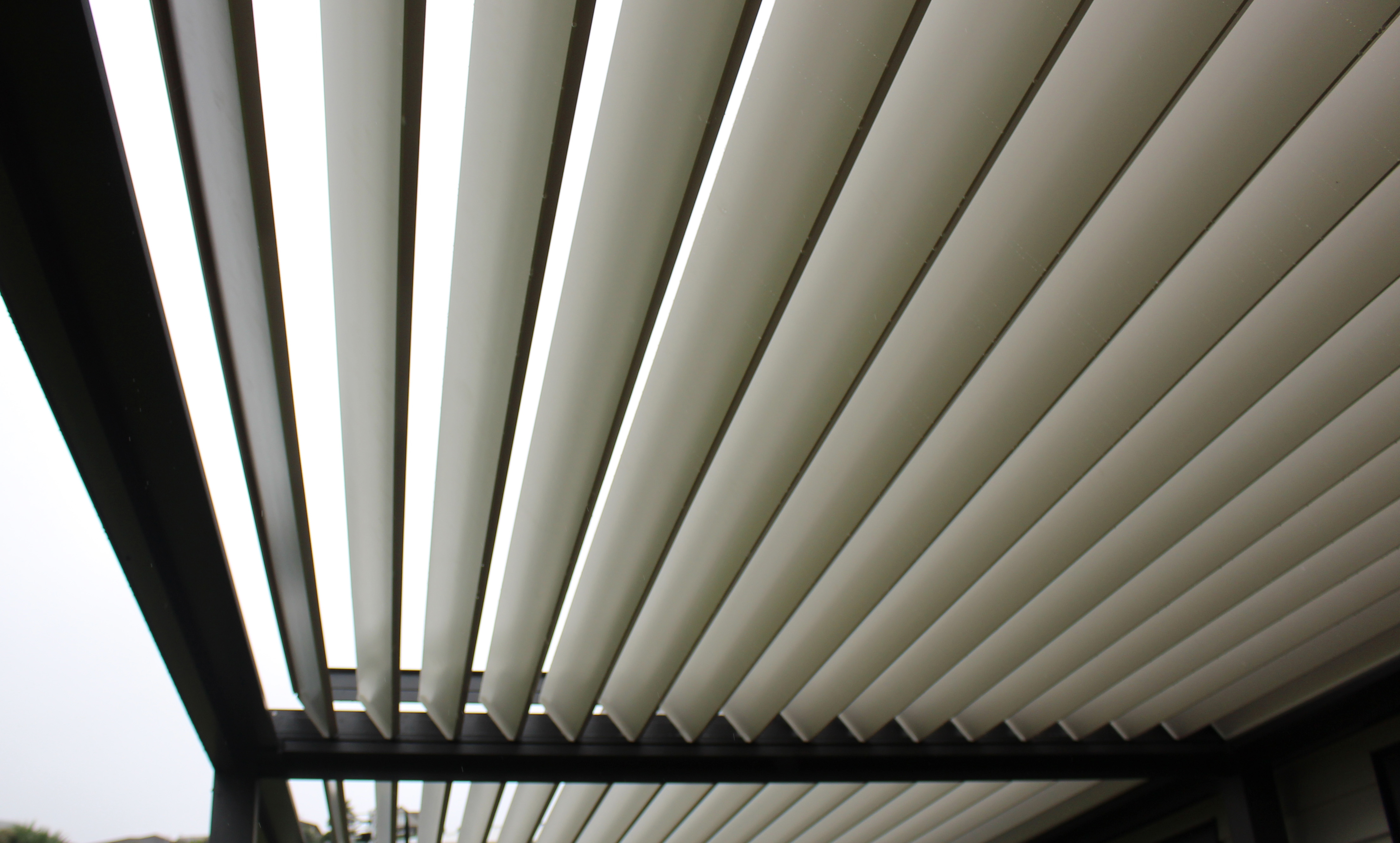 Bask louvre roof for Tauranga louvre close up