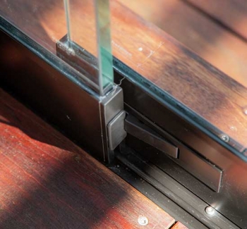 Glaslide latch for frameless glass Doors Closeup