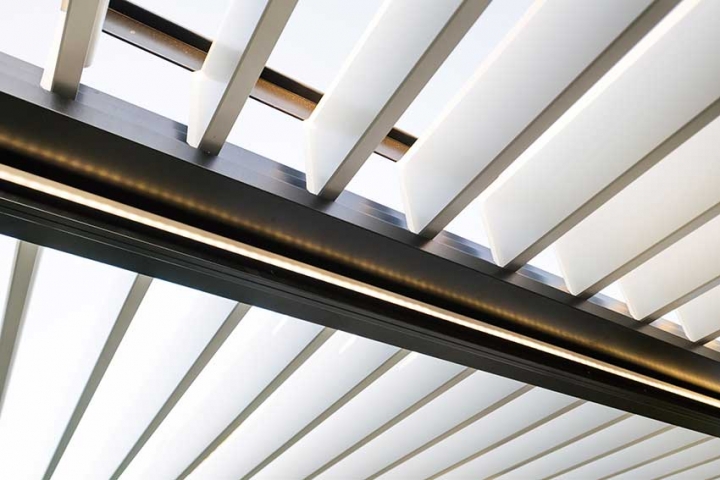 Bask Louvre Roofs LED lights in special channel hr